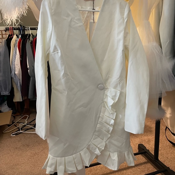 Club L London tailored mini dress with ruffle detail in white - Picture 3 of 5